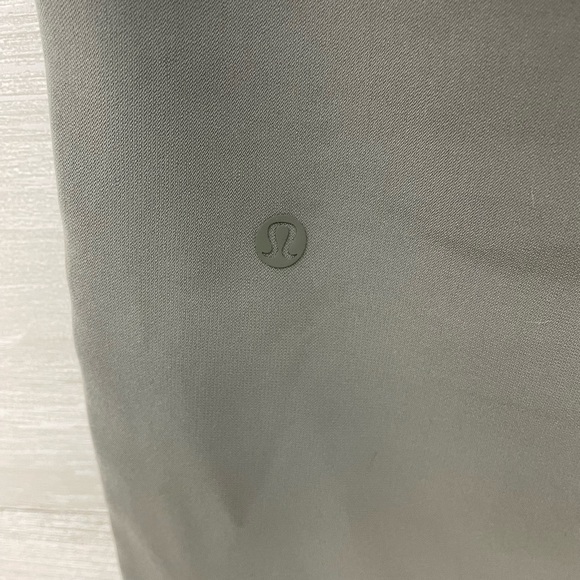 | Lululemon | On The Fly Crop *Woven 23. Size 6. - Picture 11 of 13